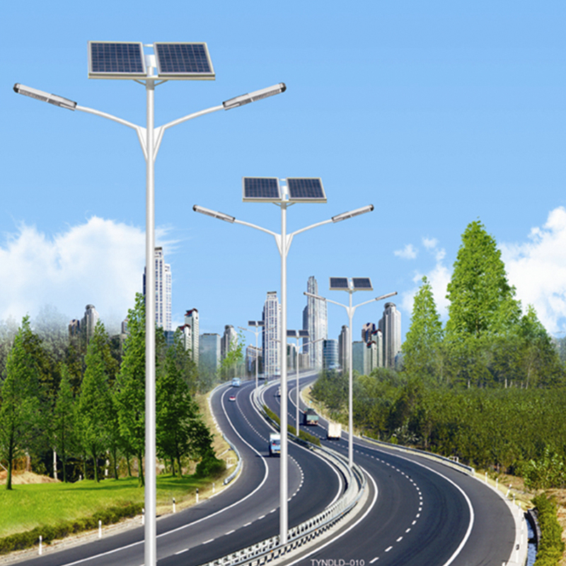 Farola solar de doble brazo